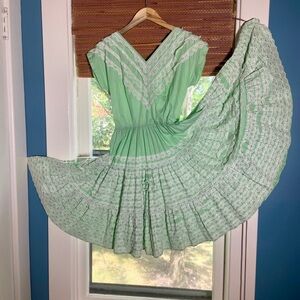 1950s Elegant Green Lace Trim Dress